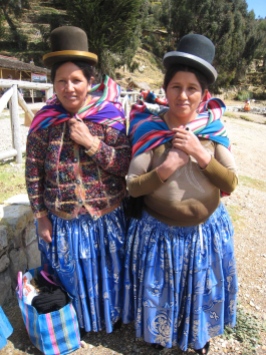 Bolivian_Cholitas_photo_credit_a_fellow_blogger_from_Wordpress_They_dont_like_being_photographed.jpg