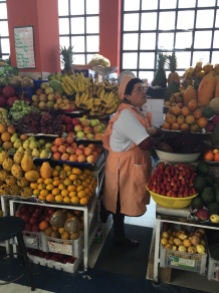 Fruit_ladies_at_Mercado_Central.jpg